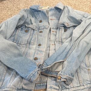 🟢10/$10 - Light Blue Denim Jacket